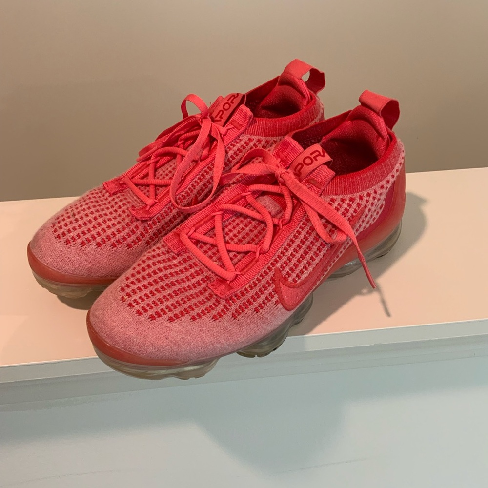 Nike Air Vapormax 2021 Flyknit red women’s size 7.5 - Picture 3 of 14